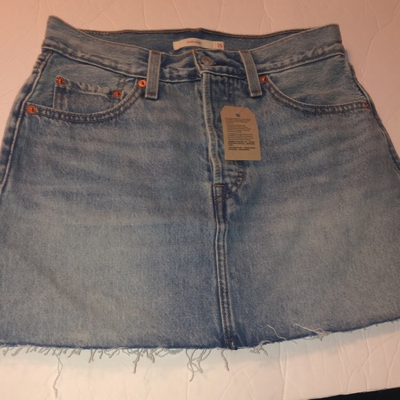 Levi's Women's Icon Skirt - Button Fly and Raw Hem - Picture 5 of 13